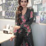 Navina Bole Instagram - Always attracted to good vibes💕🧚‍♀️💕🧚‍♀️ Outfit : @sonia_verma_fashionista Photographer: @veestudio.in Hair and Mua : @makeup_dharmivaid Aligned: @publiquedom Location: @earthcafeindia #picsoftheday #instaphotos #instagood #instagram #swipe #sidebraid #hotmess #jumpsuit #ootd #glitter #blackisbeautiful #designerwear #fashionshoot #positivevibes #wallart #greywall #cafe #keepswiping #newpost #explorepage #navinabole #happytuesday Earth Cafe