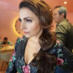 Navina Bole Instagram - Messy side braid and dramatic green eyeliner ✨perfect combo ✨🖤 Hair and makeup-@makeup_dharmivaid Photographer-@veestudio.in ✨ Managed by-@publiquedom ✨ Outfit- @sonia_verma_fashionista ✨ Location-@earthcafeindia ✨ Mumbai, Maharashtra