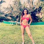 Navina Bole Instagram - Sundays like these. . Of bikinis, palm trees, clear skies and green grass!! Photographer: @01dhana_ Hair and Mua: @dvmakeovers Location : @theretreatmumbai #picoftheday #throwback #instaphoto #instagood #instagram #bikini #bikinimodel #fitness #comfortableinmyskin #competitionwithmyself #vacayvibes #pink #explorepage #explore #navinabole #positivevibes #happysunday The Retreat Hotel & Convention Centre, Madh Mumbai