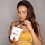 Navina Bole Instagram - This Peanut butter jar is Sooooooooooo yummy 💋💋 And quality is best💯 I am in Love❤️with #Pro1Peanutbutter #dailylifestylebanalo #reelsinstagram #reeloftheday #reelitfeelit #reels #instareels #goodfood #goodfoodgoodmood #healthyfood #yummyfood #tasteandhealth #energyboost #addicted #gogetit #explorepage #navinabole #happysaturday