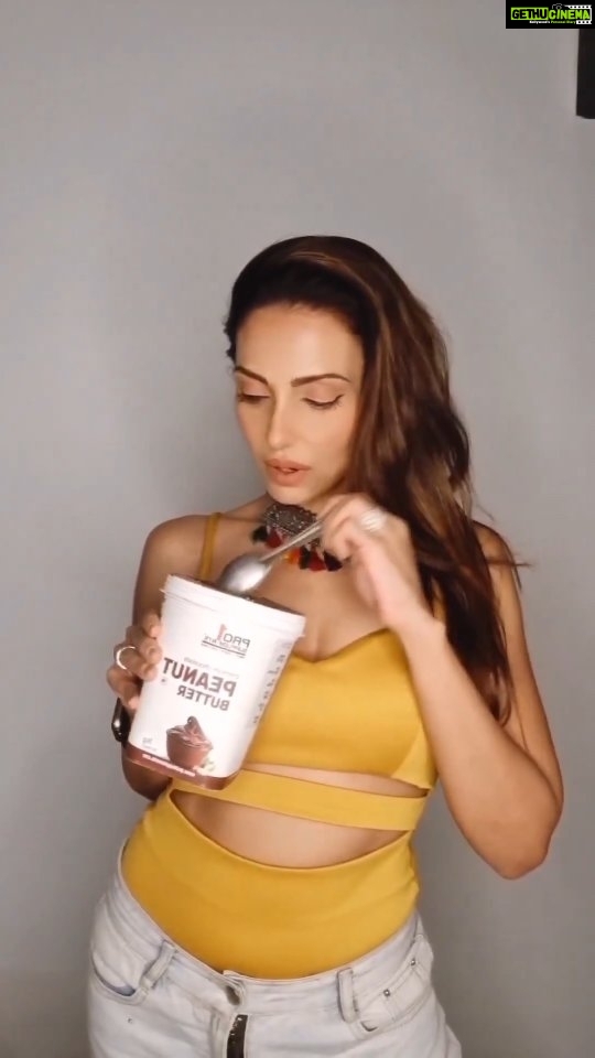 Navina Bole Instagram - This Peanut butter jar is Sooooooooooo yummy 💋💋 And quality is best💯 I am in Love❤️with #Pro1Peanutbutter #dailylifestylebanalo #reelsinstagram #reeloftheday #reelitfeelit #reels #instareels #goodfood #goodfoodgoodmood #healthyfood #yummyfood #tasteandhealth #energyboost #addicted #gogetit #explorepage #navinabole #happysaturday