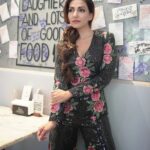 Navina Bole Instagram - Always attracted to good vibes💕🧚‍♀️💕🧚‍♀️ Outfit : @sonia_verma_fashionista Photographer: @veestudio.in Hair and Mua : @makeup_dharmivaid Aligned: @publiquedom Location: @earthcafeindia #picsoftheday #instaphotos #instagood #instagram #swipe #sidebraid #hotmess #jumpsuit #ootd #glitter #blackisbeautiful #designerwear #fashionshoot #positivevibes #wallart #greywall #cafe #keepswiping #newpost #explorepage #navinabole #happytuesday Earth Cafe