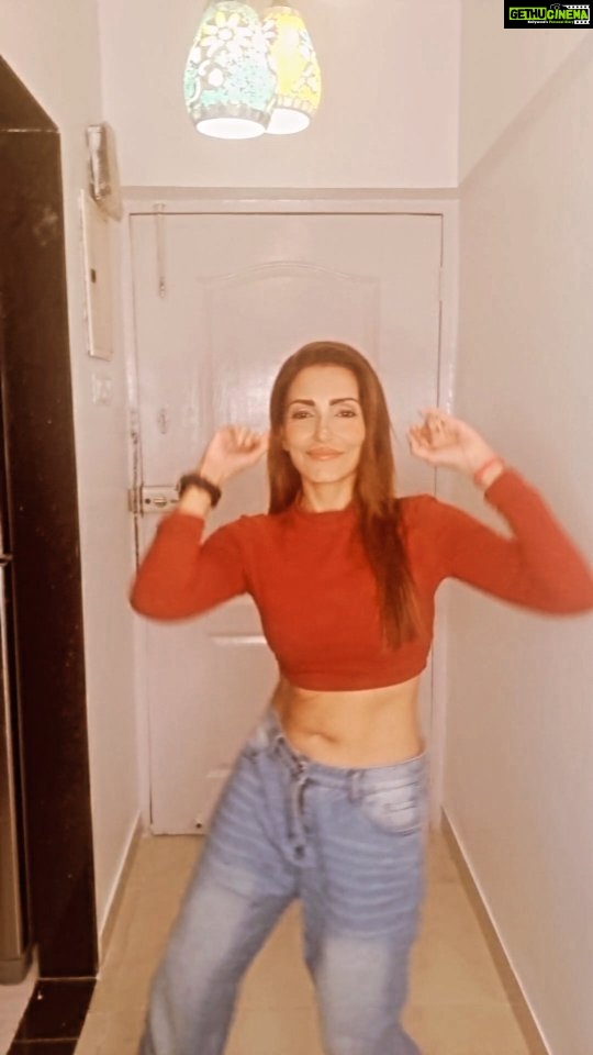 Navina Bole Instagram - Baby your the reason!πππ§ββοΈπ₯π #reelsinstagram #reeloftheday #reels #instareels #trending #trendingsongs #trendingreels #instagood #babyyourthereason #navinabole #explore #hookstepchallenge #danceislife #moveit #dancelikenooneiswatching #croptop #happytuesday My Happy Place