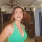 Navina Bole Instagram - This #hookstepchallenge is love!! 💃💃🧚‍♀️🧚‍♀️ #reelsinstagram #reelofinstagram #reeloftheday #reels #instareels #instagood #reelitfeelit #instareel #explore #hookstepchallenge #dancelikenooneiswatching #danceislife #green #navinabole #sunday #positivevibes #happysunday Happy Place