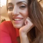 Navina Bole Instagram - Ho Sakta hai na?!😅😎🙈😄 #reelsinstagram #reeloftheday #reelitfeelit #trending #trendingreels #cute #secret #love #red #ootd #weekend #weekendvibes #saturdaynight #positivevibes