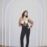 Navina Bole Instagram - Chanelling those weekend vibes like! #tgif🥂🎉🧚‍♀️ Photographer: @_rohitchoudharyphotography Stylist: @style_deintrepide Outfit: @labelsimrankatyal MUA and Hair: @makeover_by_chetna_patel_ Location: @blabberallday #picoftheday #outfitoftheday #ootd #instagood #instagram #instapic #jumpsuit #archway #standingtall #pose #designerwear #partywear #partyvibes #weekend #weekendvibes #blackandwhite #corset #keepitclassy #tgif