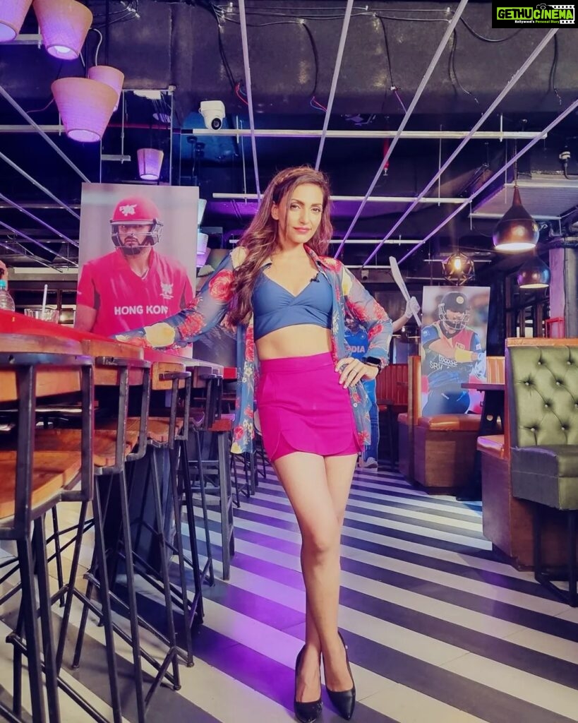 Navina Bole Instagram - Just adding a pop of color to your feed! #chromatica #vibrant 💥🦄🎉🪅🎨 @filmypaltan @ashishakapoor @ankushhbhatt On set #youthkiawaaz powered by @wolf777offcl Pic courtesy: @akki_ph Hair : @makeoverbyalishaa Make up : @sandy__makeup_artist #picoftheday #instagram #instaphoto #color #colorpop #ootd #ootdstyle #onset #host #lovewhatido #pose #cricket #cricketshow #workisfun #dreamteam #standingtall #positivevibes #happywednesday True Tramm Trunk