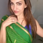 Navina Bole Instagram - Romanticising myself coz why not! Also saree love💕🧚‍♀️ Thank-you for this #gorgeous saree @jignasa_ . I love you😘 #reelsinstagram #reeloftheday #reels #instareelsindia❤️ #instareel #reelitfeelit #trendingreels #poetry #shaayari #beautifulwords #oldschool #romance #eyes #saree #sareenotsorry #bindi #ethnicwear #explorepage✨ #explore #navinabole #selflove #happywednesday #positivevibes Happy Place
