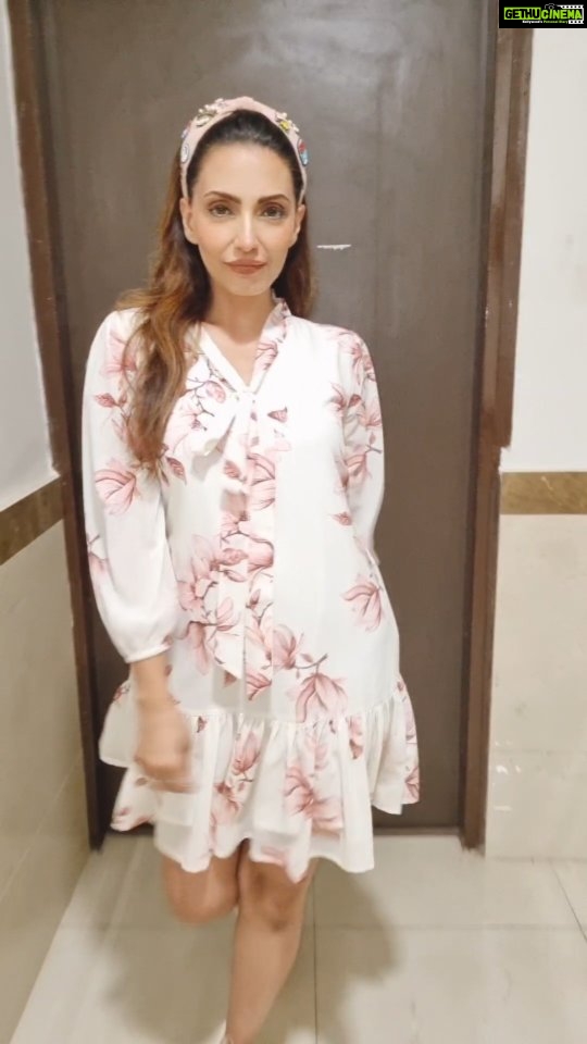 Navina Bole Instagram - Coz I felt pretty in this breeze of a dress from @label_aamya 🧚♀️🩷💫💕 Outfit : @label_aamya #reelsinstagram #reeloftheday #reels #reelstrending #instareelsindia❤️ #instareel #ootd #prettygirls #walk #likethis #trendingsongs #floraldress #hairband #lookoftheday #walkthewalk #fashion #designerwear #swag #wearyourownstyle #newpost #newreels #explorepage #navinabole #weekendvibes #saturdayvibes My Life My Rules