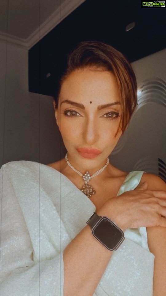 Navina Bole Instagram - Would you like me to seduce you😎💥🧚♀️😈 #reelsinstagram #reels #instareelsindia❤️ #instareels #reelitfeelit #eyecontact #eyes #ethnicwear #saree #makeuponfleek #sareelove #sareenotsorry #bindi #seduce #itsintheeyes #explorepage✨ #explore #navinabole #weekend #saturdayvibes #positivevibes #newreel My Happy Place