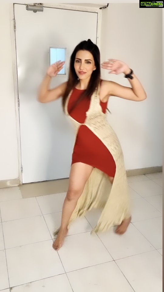 Navina Bole Instagram - This tune in loop in my head! #tumtum my way🧚♀️💃🥳😎 #reelsinstagram #reels #reelitfeelit #trendingaudio #trendingsongs #trendingreels #instareelsindia❤️ #instareel #dancereels #dance #tumtum #somuchfun #explorepage✨ #explore #navinabole #happythursday #omsairam #happygirlsaretheprettiest #positivevibes Somewhere on this planet