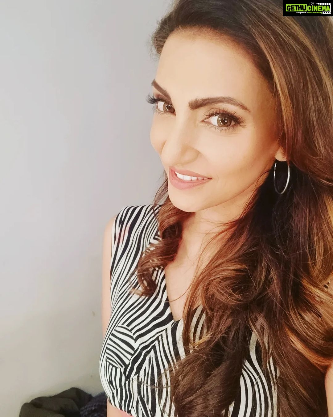 Navina Bole Instagram - Just a gentle reminder to smile😊💕🧚♀️ #picsoftheday #photos #newpost #instagram #instaphotos #instapics📷 #smile #positivevibes #makeuponfleek #goodhairday #gratitude #onset #lovemyjob #selfie #selfies #selfiegram #selflove #omsairam #happythursday #loveandlight #swipeleft Film City