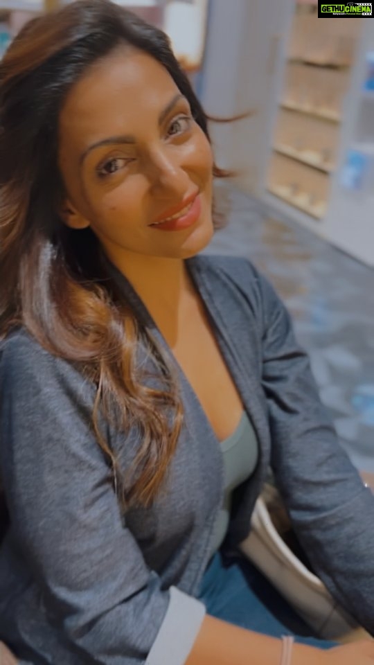 Navina Bole Instagram - Hair makeover got me going lalalala. . 😍💓💇♀️💃🧜♀️ Hair makeover : @insiyasmumbai Absolutely loved what this gorgeous did with my hair💕✨️ #reelsinstagram #reels #instareelsindia❤️ #instareel #trending #trendingreels #reelitfeelit #hair #makeover #salon #pamperyourself #selflove #explorepage✨ #explore #navinabole #happytuesday #omsairam #positivevibes Ccoral Salon & Academy
