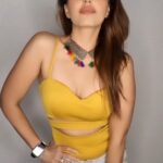 Navina Bole Instagram - That #tgif reel!!😎✨️🧚‍♀️🥂🎊 #reelsinstagram #reeltrending #instareelsindia❤️ #instareel #instagram #instagood #unholy #thissong #swag #hot #explorepage✨ #explore #navinabole #tgif #weekendvibes #attitude #yellow #chokernecklace #hairflip #happyfriday #positivevibes Happy Place