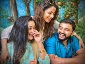 Navya Swamy Instagram - Happy anniversary anna & attige😜 @harivinay_ @aishwarya_pisse_ 😘 may this smiles & happiness remain in your lives forever😘 wishing you an eternity of togetherness🤗 stay blessed