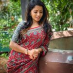 Navya Swamy Instagram – Kalamkari love ❤️ 
Saree & blouse by @elegant_threads_by_salma 
#sareelove #kalamkarisaree #kalamkarilove #indianfashion #ethnic #shootdiaries #meenakshi #naaperumeenakshi #blessed #thankful #navyaswamy Ramoji Film City