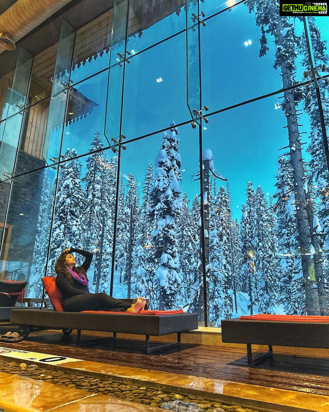 Navya Swamy Instagram - Now I understood why they say “వెండి వెన్నెల” literally translated as “Silver moon light”… I feel it… #khyberhimalayanresort #luxuryredifined #himalayas #kashmir #gulmarg #gulmargdiaries #kashmirlovers #heatedpool #breathtakingview #blessed #thankful #navyaswamy Khyber Himalayan resort and spa, Gulmarg