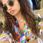 Navya Swamy Instagram - Philosophy is a thinking man’s game. So I’m thinking if makeup has weight, how many calories would I end up burning every time I carry it??? Ok I’m a philosopher now. ✋🏼😇🧏🏻‍♀️ #nomakeup #nofilter #natural #freedom #alive #breathing #beautifullife #sololife #wanderlust #travel #europe #paris #frenchconnection #chicklife #instagram #instapic #instagood #blessed #thankful #navyaswamy
