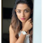 Navya Swamy Instagram - It’s add to cart kinda day. Celebrate this Black Friday with @danielwellington and get up to 50% discount on plenty of items. Add my discount code DWNAVYA to get extra 15% on your purchase. Offer valid till stock lasts! #ad #danielwellington #blackfriday P.S. Check out the 48h deals on some bestsellers.