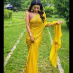 Navya Swamy Instagram - Wearing one of my favourite colour combo from @thread_fabric Styled by @divyalucky26 #saree #sareelove #sareegram #sareefashion #favorite #instapic #ootd #blessed #thankful #navyaswamy