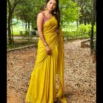 Navya Swamy Instagram - Wearing one of my favourite colour combo from @thread_fabric Styled by @divyalucky26 #saree #sareelove #sareegram #sareefashion #favorite #instapic #ootd #blessed #thankful #navyaswamy