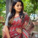 Navya Swamy Instagram - Kalamkari love ❤️ Saree & blouse by @elegant_threads_by_salma #sareelove #kalamkarisaree #kalamkarilove #indianfashion #ethnic #shootdiaries #meenakshi #naaperumeenakshi #blessed #thankful #navyaswamy Ramoji Film City