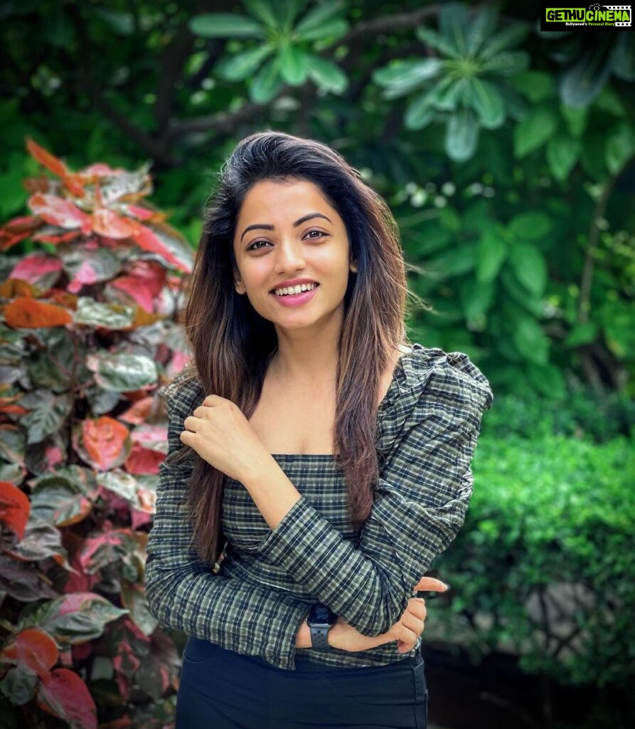 Navya Swamy Instagram - There’s nothing like finding peace within yourself to deal with what’s happening around us. The world is healing & I really hope it heals soon, so we all can be back to our normal life. Till then please think positive, take care of yourself & your loved ones & most importantly stay home safe😊 #letsfightcovid19together #stayhome #thinkpositive #thistooshallpass #gooddaysahead #takecare #blessed #thankful #navyaswamy Lanco Hills