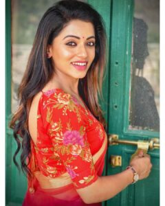 Navya Swamy Instagram - Closing some doors. Not because of pride, incapacity or arrogance, but simply because they no longer lead somewhere😊
#closingdoor #newpath #doorsopen #timetochoose #bewise #mondaymood #happyday #instagood #instadaily #blessed #thankful #navyaswamy
