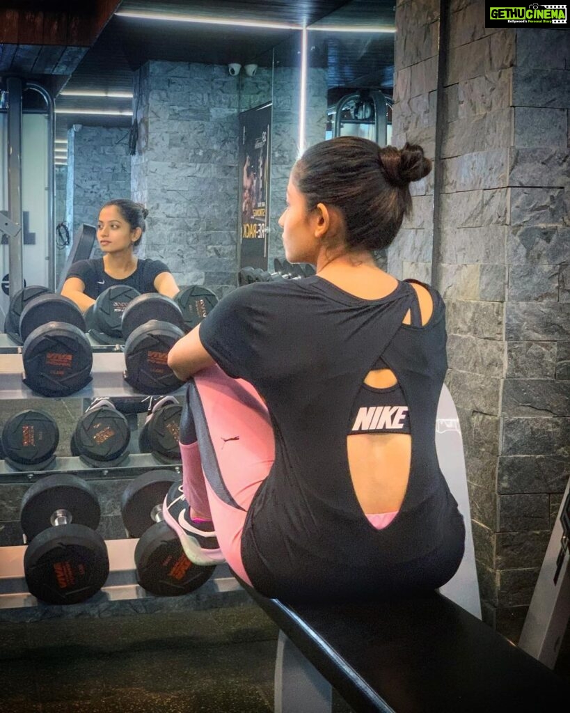 Navya Swamy Instagram - It’s the work you do when no one is watching that prepares you to shine when everyone is✨⚡️💫 #gymlife #gymmotivation #gymgirl #gymrat #workout #workoutmotivation #workouttime #focus #stayconsistent #instapic #instadaily #instamood #blessed #thankful #navyaswamy 28 Fitness Hyderabad