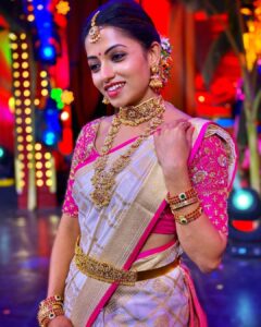 Navya Swamy Instagram - I have enough jewellery- said no girl ever😜
Thank you @saikrishna_fashion_jewellery for these beautiful jewellery 
#jewellery #traditional #antique #bridal #indian #indianfashion #weddingfashion #instapic #instagood #blessed #thankful #navyaswamy