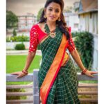 Navya Swamy Instagram - For me Festive season is never complete without a beautiful saree❤️ Wishing everyone a very Happy Dussehra😊 #festivevibes #festiveseason #festivalfashion #dussehra #sareelove #saree #instapic #instgood #blessed #thankful #navyaswamy