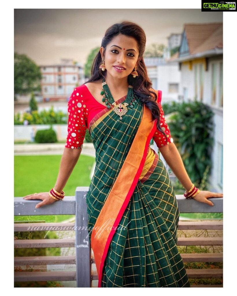 Navya Swamy Instagram - For me Festive season is never complete without a beautiful saree❤️ Wishing everyone a very Happy Dussehra😊 #festivevibes #festiveseason #festivalfashion #dussehra #sareelove #saree #instapic #instgood #blessed #thankful #navyaswamy