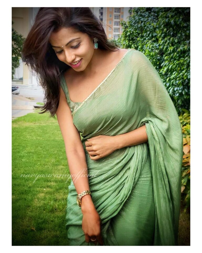Navya Swamy Instagram - Green and simple for this season Simple and candid for a reason😉 Saree by @riya_designing_botique #saree #sareelove #designer #pastel #englishcolours #classy #elegent #photooftheday #instagood #instamood #blessed #thankful #navyaswamy