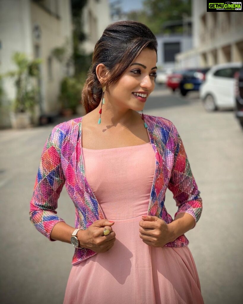 Navya Swamy Instagram - Confidence is not “they will like me”. Confidence is “I’ll be fine if they don’t”. Self confidence is a super power. Once you start believing in yourself Magic Starts happening. #iamwhoiam #selfconfidence #selflove #love #respect #strong #monday #mondaymood #instapic #instagood #blessed #thankful #navyaswamy