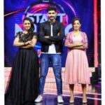 Navya Swamy Instagram - Maaku mike isthe chaalu, farfarmance maamulga undadhu😎 Few shots from today’s #startmusic #starmaa #sneakpic #show #showtime #funtime#actorslife #lovingit #blessed #thankful #navyaswamy