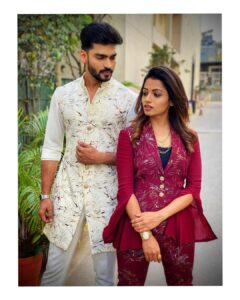 Navya Swamy Instagram - Catch us on the show “100% Love” on this Sunday at 6 p.m. only on Star Maa😊 
Outfit designed by @she_shore_designers 
Styled by @rakesh_earne 
#showtime #event #aamekatha #aamekathaserial #telugu #teluguserials #starmaa #starmaaserials #pixelentertainment #instapic #instagood #blessed #thankful #navyaswamy