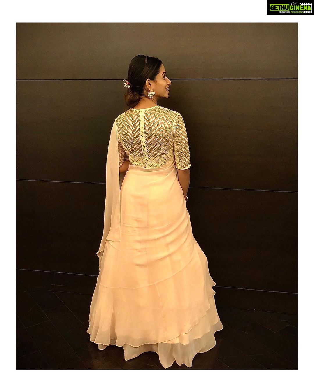 Navya Swamy Instagram - Always look on the pink side of the life🥰🥰🥰 Thank you @riya_designing_botique for this lovely outfit😍 Hair by @chinnahair_stylist #pink #loveforthiscolor #myfavorite #lehenga #lehengasaree #indian #designer #designerwear #designersarees #instagood #instapic #instafashion #blessed #thankful #navyaswamy