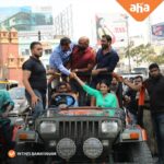 Navya Swamy Instagram – Ooru ooru tiriginam, Yada soosina intinti ramayaname kanabaddadi!!!π€©
Mee intiki kuda osthadi twaralo….ππ
#intintiramayanam
@sitharaentertainments @adityamusicindia
@Maruthi_official @nagavamsi19 @suresh_naredla_here
@nareshvijayakrishna
@weirddivide @ivyproductions9 @innamuri8888 @gangavva @anji_mama_ @bithirisathiofficial @jeevankumar.a @the_steven_.00 @itskalyanimalik @mayabazar.designs @shyamkasarlalyrics @actor_raghudronavalli @pusalachandramouli @sync.cinema @sachin.sudhakaran @tylerrduden @aravind2506 @imkiran77 @sripalmacharla @smartytinku