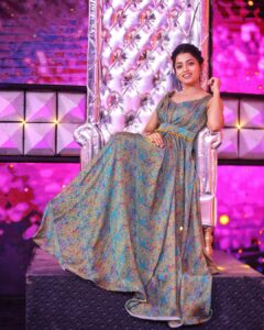 Navya Swamy Instagram - Don’t let someone in the cheap seats have an expensive opinion in your life!!

Outfit @elegant_threads_by_salma