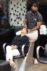 Navya Swamy Instagram - Mirror mirror in the wall… Who gives the best salon service amongst all? @gotomirrors showed “Mirrors” to me… Now I feel much much prettier than you all can see…