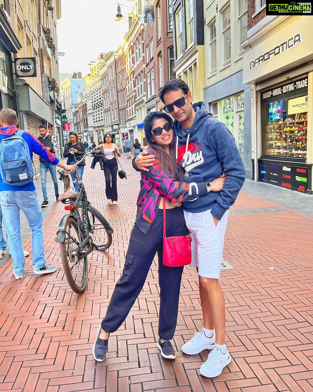 Navya Swamy Instagram - What a great favour God does to those he places in the company of good people like this gentleman. I wish you celebrate many more birthdays like this and spread that favour in more people’s lives like me. Happy birthday Nattu Bhai… tum jiyo hazaar saal… Cheers. 😍🫶🏻