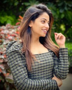 Navya Swamy Instagram - What are you going to do with all that Dark ?? 
Find a way to glow in it✨ 

#keepsmiling #keepglowing #keepgoing #everythigsgonnabeworthit #instamood #instadaily #blessed #thankful #navyaswamy