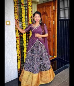 Navya Swamy Instagram - Festive feels🥰🥰
Half saree by @riya_designing_studio 

#festivewear #festivaltime #krishnashtami #lategram #latepost #designer #halfsaree #indian #instaphoto #blessed #thankful #navyaswamy
