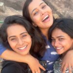 Neha Gowda Instagram - Few scenes from kanha trip #Nofilter #nomakeup Jus filled with passion and love !!❤️ #kanmanisinkanha Many are asking for what does this hashtag mean 😜 So it’s kanmanis in kanha!!! #selflove In frame @anupamagowda kanmani @ishitavarsha_official kanmani @neharamakrishna kanmani Kanha National Park