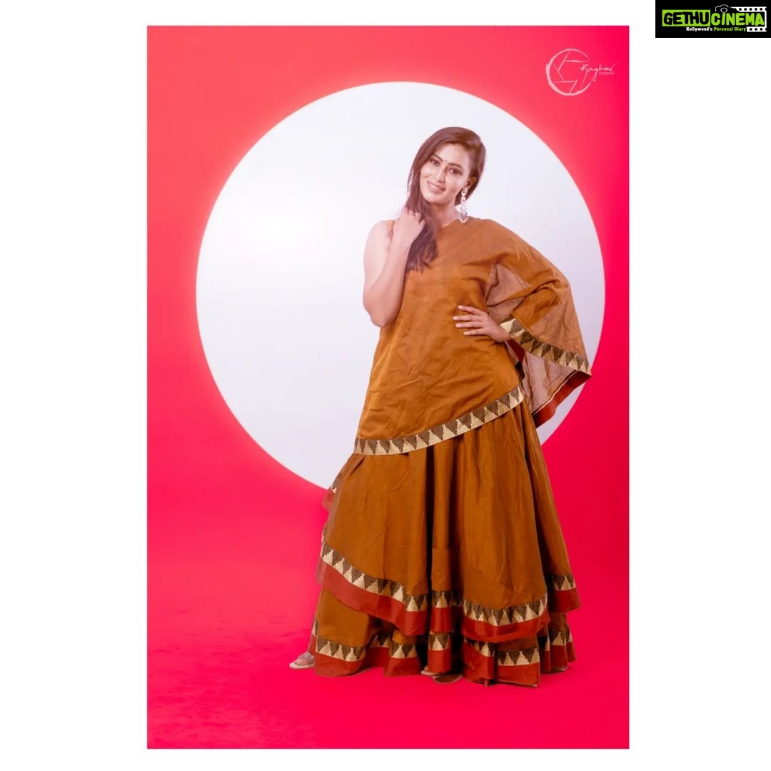Neha Gowda Instagram - Make them stop and stare In frame:- @neharamakrishna Outfit : @garike_boutique_llp Pc:- yours truly ❤️ #smile #pose #portrait #raghav #raghavstudios #raghavphotography #trending #viral #sandalwoodactress #kfi #kannadaactress #kannadareels❤️ #kannadathi #instagram #instareels #photography #photooftheday