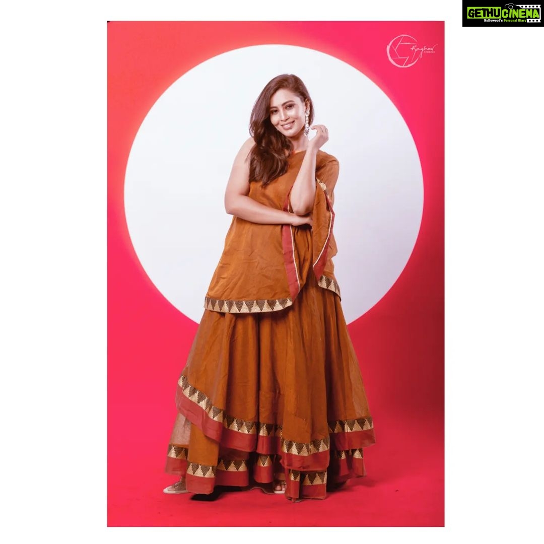 Neha Gowda Instagram - Make them stop and stare In frame:- @neharamakrishna Outfit : @garike_boutique_llp Pc:- yours truly ❤️ #smile #pose #portrait #raghav #raghavstudios #raghavphotography #trending #viral #sandalwoodactress #kfi #kannadaactress #kannadareels❤️ #kannadathi #instagram #instareels #photography #photooftheday