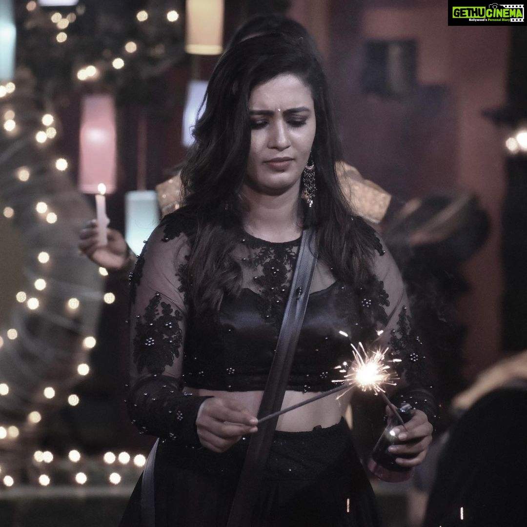 Neha Gowda Instagram - Watch her & Keep supporting her !! #TEAMNEHAGOWDA #NimmapreethiyaNeha @colorskannadaofficial @vootselect 👗: @anthariya_ #ಬಿಬಿಕೆ9, ದ ಬಿಗ್ಗೆಸ್ಟ್ ಸೀಸನ್ | ಪ್ರತಿ ರಾತ್ರಿ 9.30 #BBK9 #ಬಿಗ್ಬಾಸ್ಕನ್ನಡ9 #biggboss #biggbosskannada #BBK9 #colorskannada #neharamakrishna #nehagowda #nehagombe