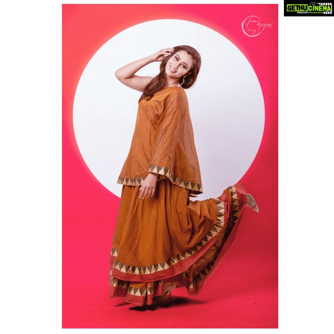 Neha Gowda Instagram - Be kind.be Love In frame:- @neharamakrishna Pc:- yours truly ❤️ #smile #pose #portrait #raghav #raghavstudios #raghavphotography #trending #viral #sandalwoodactress #kfi #kannadaactress #kannadareels❤️ #kannadathi #instagram #instareels #photography #photooftheday #nehagowdagombe❤❤❤ #nehagowda #bigbossnehagowda