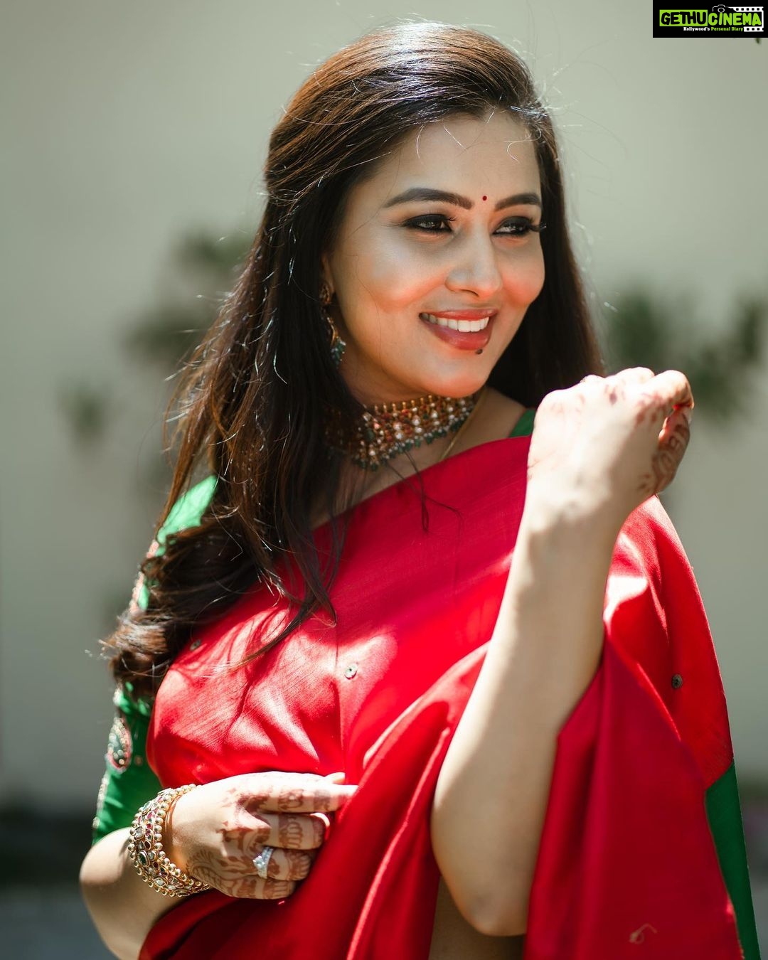 Neha Gowda Instagram - Special appreciation post to my designer - @vastram__studio When you expect nothing but the best, and your designer goes above and beyond to give you more than 100%, that's true customer service. It's those unexpected moments of excellence that make all the difference and keep us coming back for more. So here's to the designer who always exceed our expectations - you are appreciated!