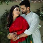 Neha Gowda Instagram – I’m always by your side, to love and annoy.😜

Jewlel: @sri_ganesh_sadashivnagar 
Saree: @anyaonline.in 
Blouse: @vastram__studio 
PC : @connectwithshutterup 
Make up: @artistry_by_teju 
Saree draping & hairstyle: @hairartistry_by_roopa 
Nail art: @_3dnailartstudio